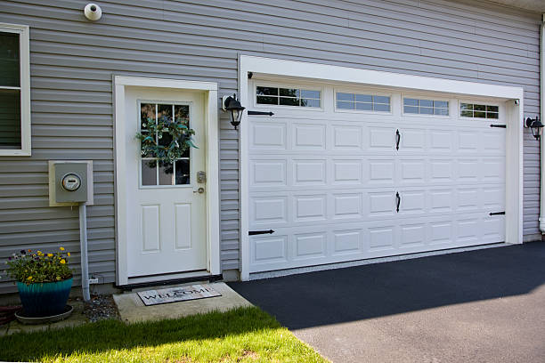 24/7 Emergency Garage Door Panel Replacement experts in East Niles, CA